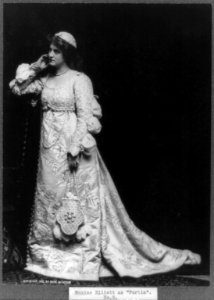 Maxine Elliott, full-length portrait, standing, facing left, as Portia LCCN91481427