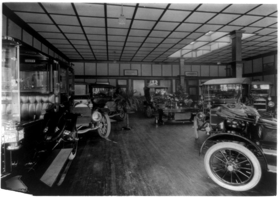 Maxwell Briscoe show room LCCN96509127
