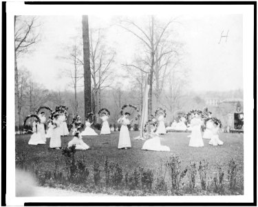 May Day festivities at Forest Glen, Md. LCCN93505870