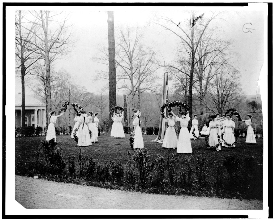 May Day festivities, Forest Glen, Md. LCCN93503494