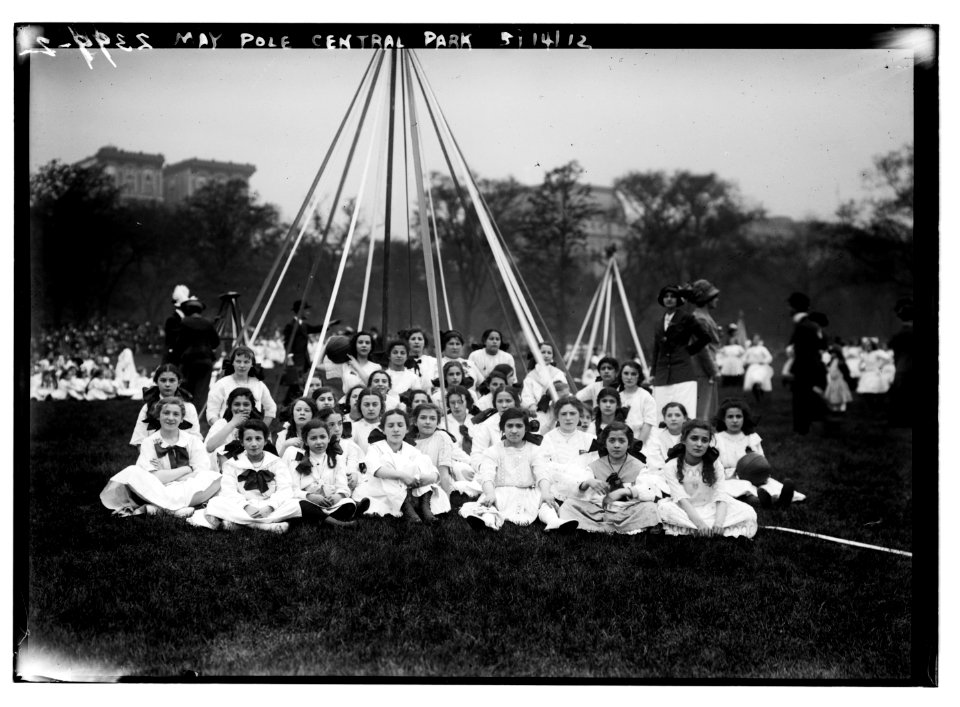 May Pole - Central Park LCCN2014690385