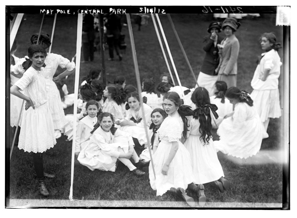 May Pole - Central Park LCCN2014690490
