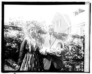 Mr. & Mrs. Warren G. Harding LCCN2016828161