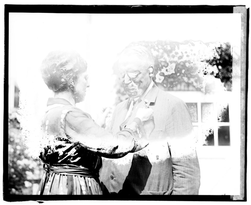 Mr. & Mrs. Warren G. Harding LCCN2016828163