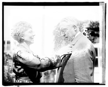 Mr. & Mrs. Warren G. Harding LCCN2016828164