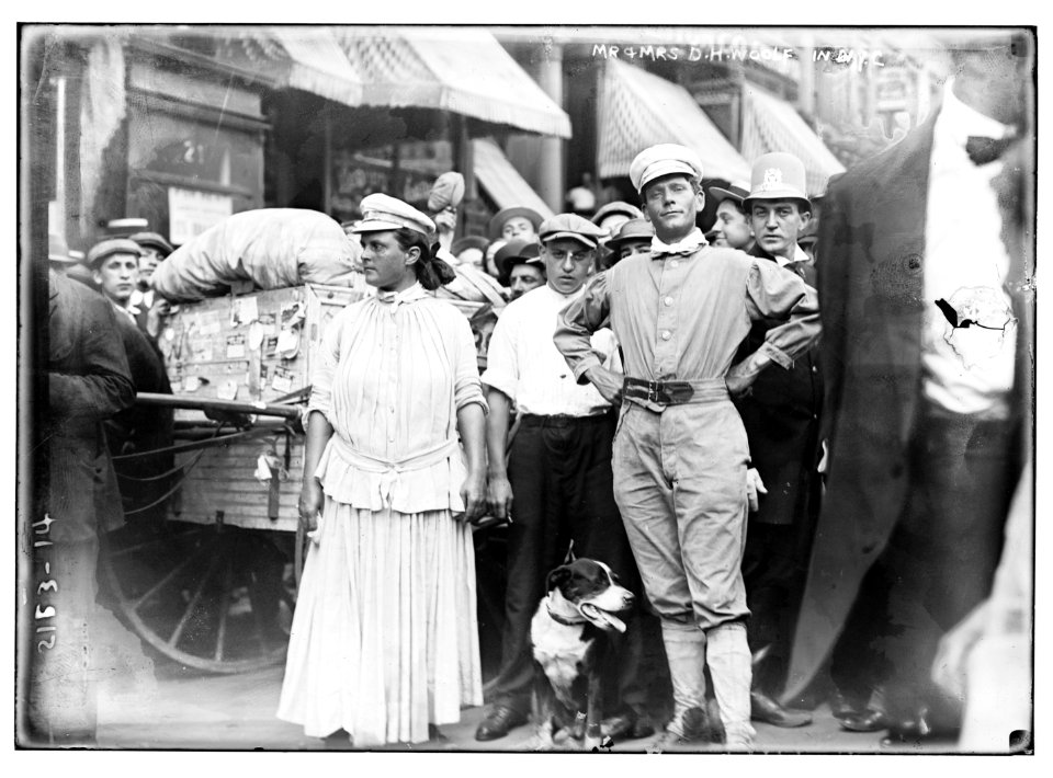 Mr. and Mrs. D.H. Woolf in N.Y.C. LCCN2014688995