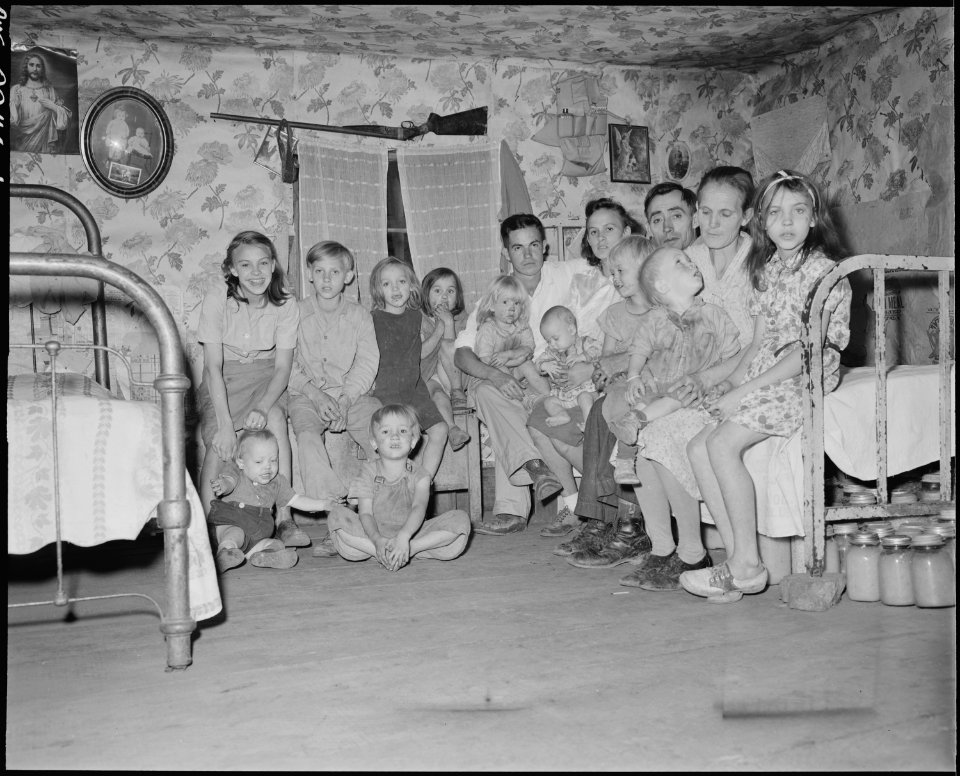 Mr. and Mrs. John Whitehead with their children and grandchildren. Kentucky Straight Creek Coal Company, Belva Mine... - NARA - 541205