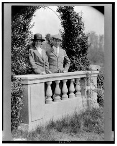 Mr. and Mrs. Joseph Medill McCormick, half-length portrait, standing behind balustrade LCCN00651224