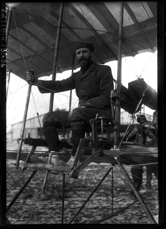 Maurice Farman dans son avion
