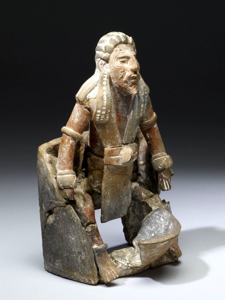 Mayan - Seated Male Figure - Walters 20092031 - Three Quarter Right