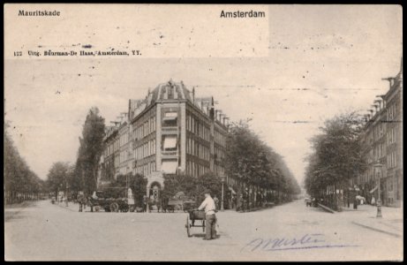 Mauritskade met rechts de von Zesenstraat. Uitgave Buurman-De Haas, Amsterdam, Afb PRKBB00359000008 photo