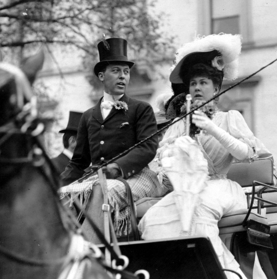 Mr. and Mrs. Goadby Loew riding in carriage; pose no. 1 LCCN92503807 (cropped)