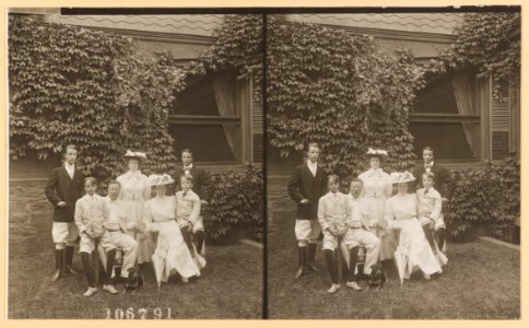 Mr. and Mrs. Theodore Roosevelt and children LCCN2013651709
