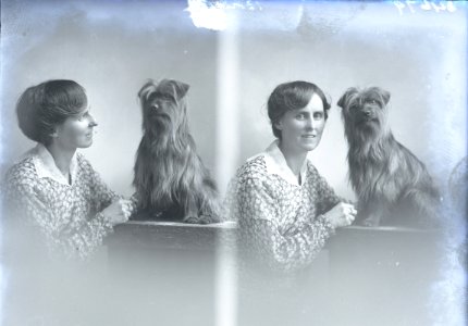 Mrs Bolton and dog, 28 Jul 1916 (17374496420)