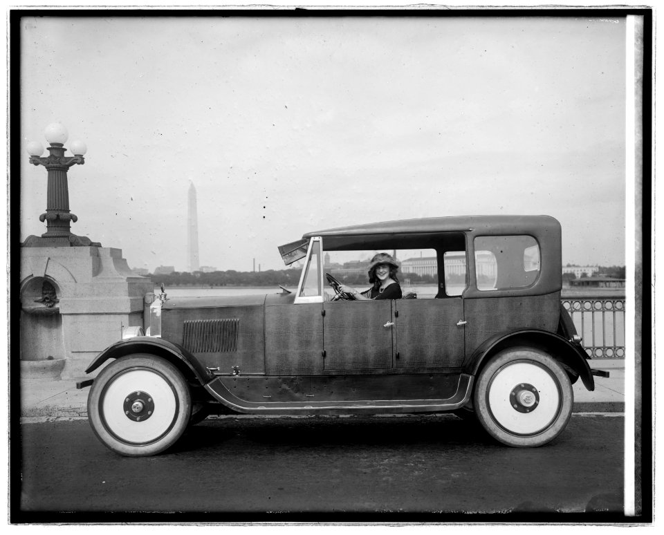 Mrgt. Gorman in Birmingham car (Washington monument, Washington, D.C., in background) LCCN2016823777