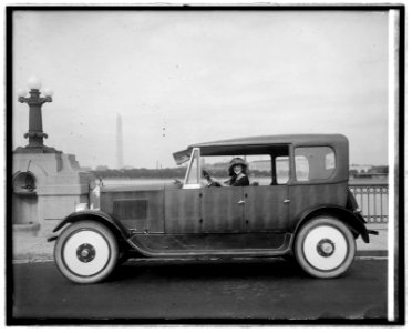 Mrgt. Gorman in Birmingham car (Washington monument, Washington, D.C., in background) LCCN2016823777