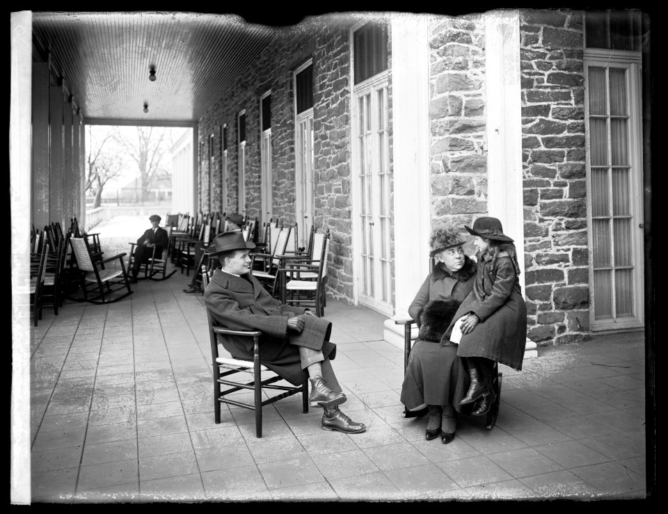 Mrs. A. Mitchell Palmer & Mary Dixon LCCN2016851645
