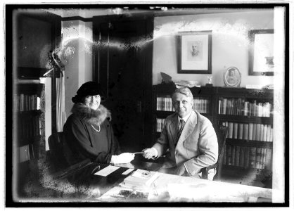 Mrs. Adolph Spreckels & Davis, 10-2-22 LCCN2016846723