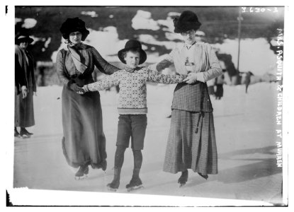 Mrs. Asquith and children at Murren LCCN2014692485