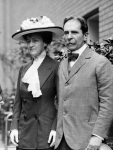Mr. & Mrs. Perry Belmont LCCN2014693287 (cropped)