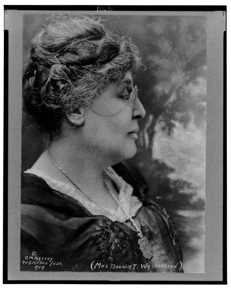 Mrs. Booker T. Washington, head-and-shoulders portrait facing right LCCN99401074