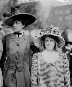 Mrs. Borden Harriman and daughter LCCN2014687657 (cropped)