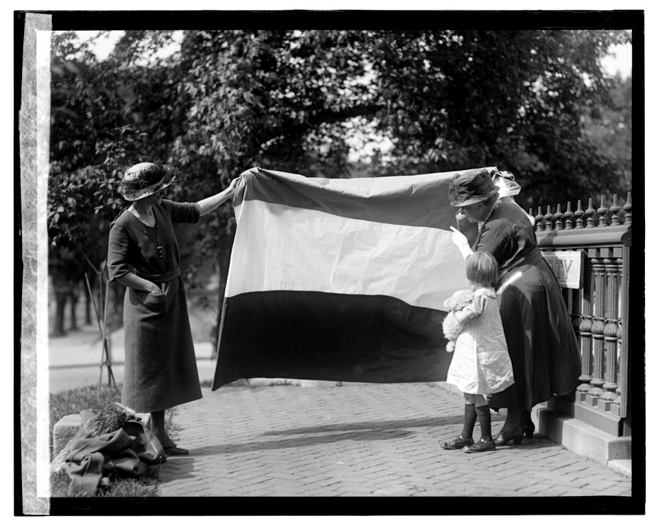 Mrs. Boeckel & Mrs. Jno. Fay White LOC npcc.06193