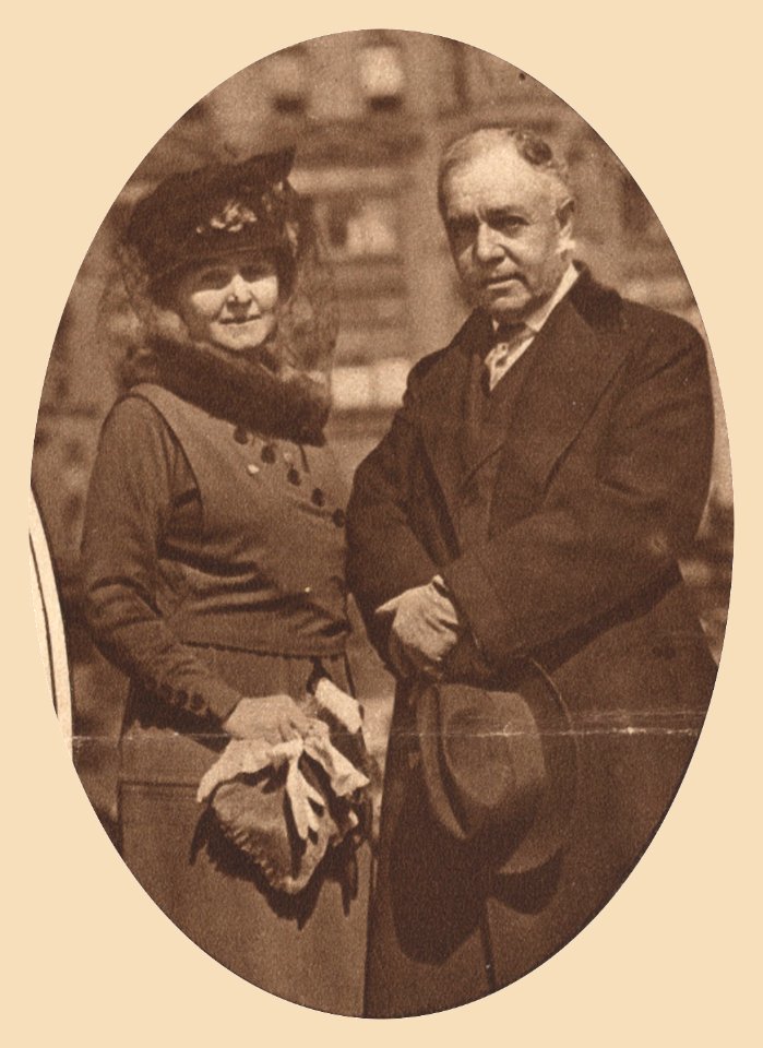 Mr. and Mrs. Otis Skinner, Liberty Loan speakers from the Liberty Theatre Stage in front of the New York Public Library (1918)