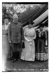 Mrs. C.F. Roe, Gen. J.F. Bell & wife, Mrs. J.M. Lawton LCCN2014704781