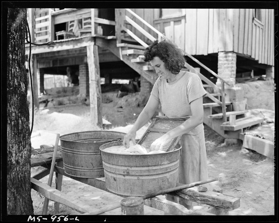 Mrs. Carlos Wilson, wife of miner, washing clothes. Consolidated Coal Company, Bankhead Mine, Bankhead, Walker... - NARA - 540627