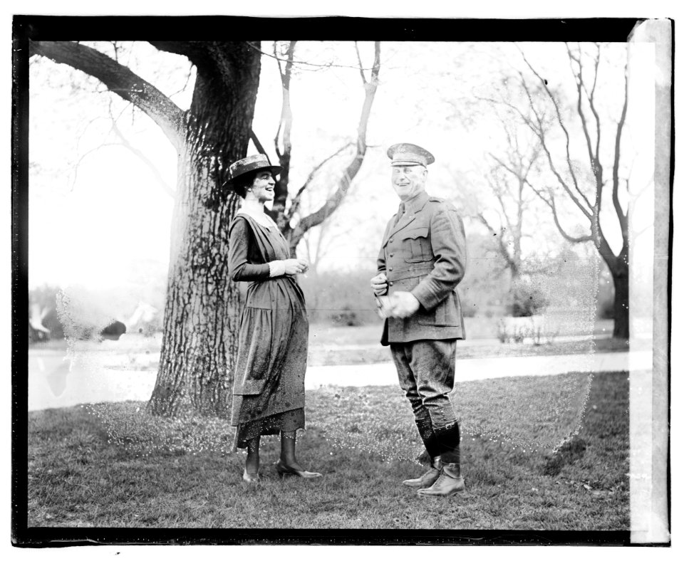 Mrs. Chas. D. Carter, Captain Wyatt LCCN2016827838