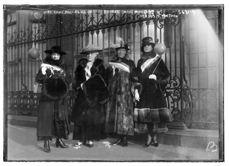 Mrs. Chas. Parmelee, Mrs. Bruere, Mrs. M M. Marks, Mrs. S.J. Minturn LCCN2014700382