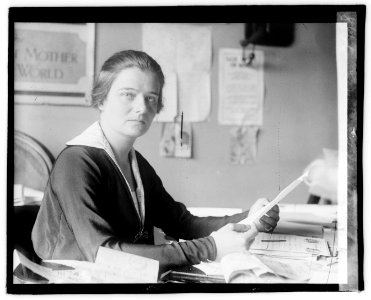 Mrs. Edith Strauss LCCN2016828354
