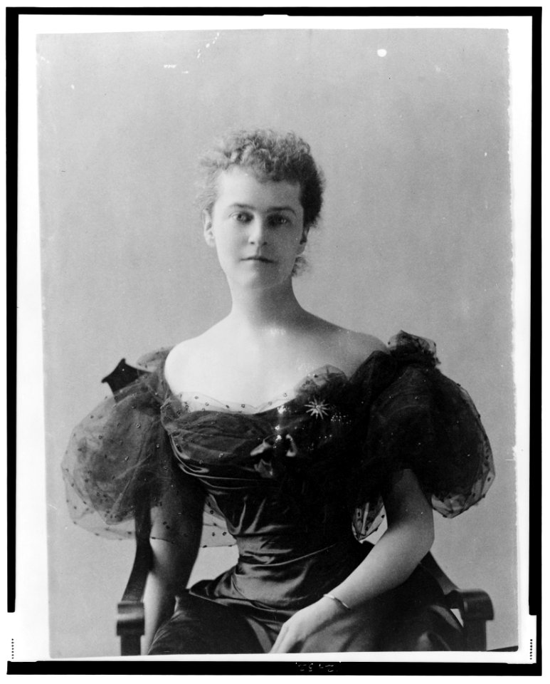 Mrs. Elizabeth Cameron, half-length portrait, seated, facing front LCCN99472305