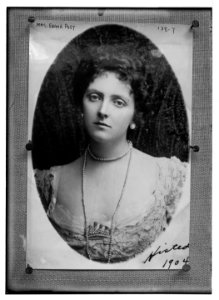 Mrs. Edwin Post, cameo portrait, by Histed - Histed LCCN2014680810