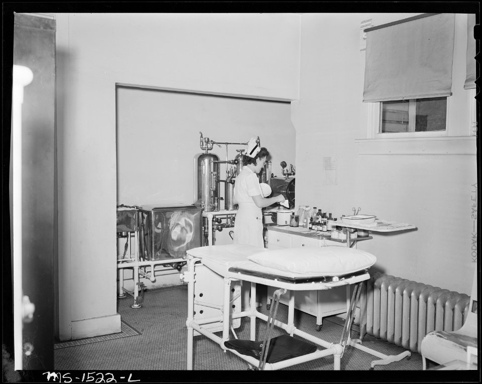 Mrs. Eva Ruth Gray, RN., in the operating room at the Gary hospital. U.S. Coal and Coke Company, Gary Mines, Gary... - NARA - 540837