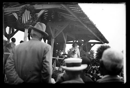 Mrs. Daisy McLean Stevens, unveiling of Confederate monument, Arlington Cemetery, Va., June 4, 1914 LCCN2016851143