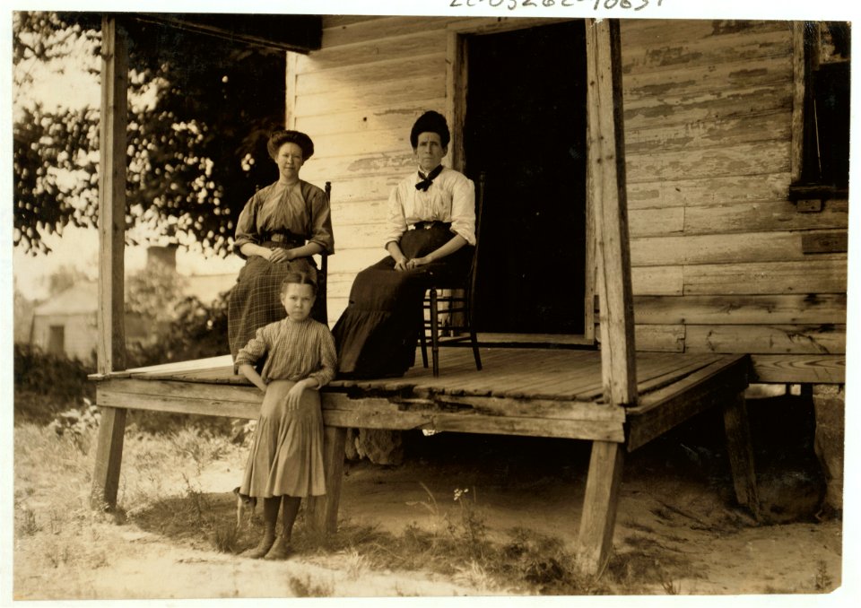 Mrs. Fannie Foster, a widow in the cotton mill at Matoaca, Va. The smallest girl has been in the mill for a year. The other one has been in the mill but work was so slack that she made only LOC cph.3b36983