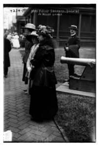 Mrs. Finley Shepard, Dorothy & Helen Gould LCCN2014704776