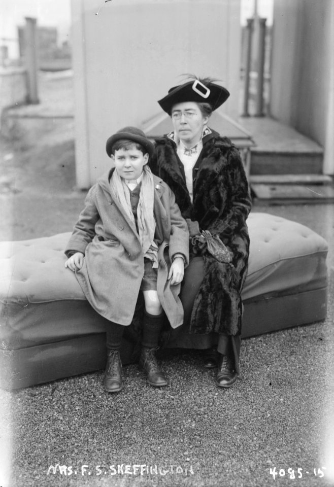 Mrs. F.S. Skeffington (and son) LCCN2014703392 (cropped)