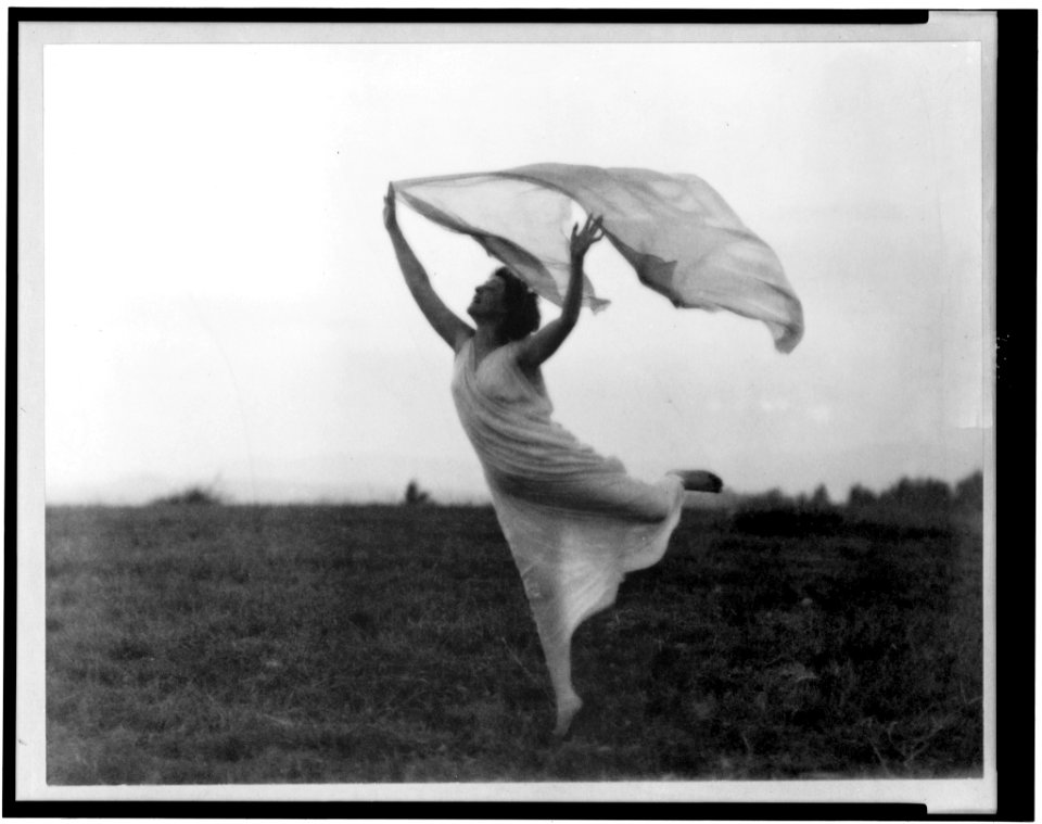 Mrs. Florence Fleming Noyes in a scarf dance LCCN96503540