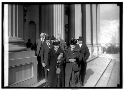 Mrs. Draper Smith & Franck Reavis Gilbert M. Hitchock, Mrs. H.H. Wheeler, 1-24-21 LCCN2016844923