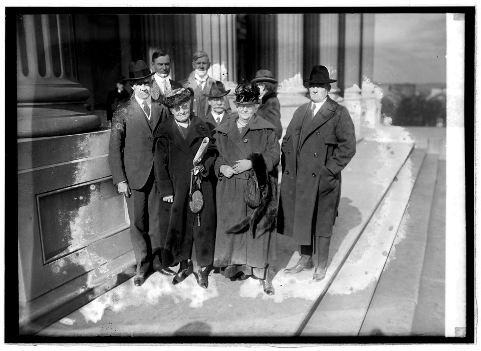 Mrs. Draper Smith & Franck Reavis, Gilbert M. Hitchock, Mrs. H.H. Wheeler, 1-24-21 LCCN2016844921
