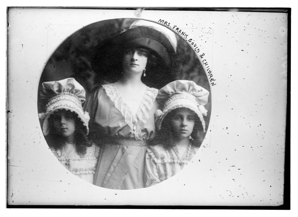 Mrs. Frank Gould and Children LCCN2014690969