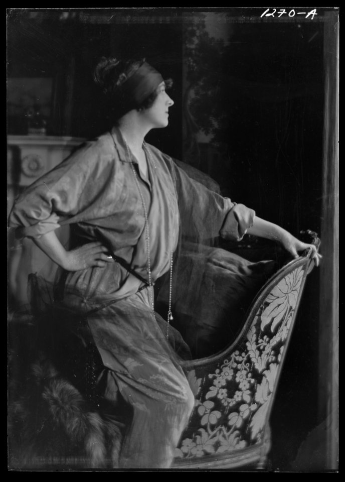 Mrs. Benjamin Guinness, portrait photograph LCCN2018708883