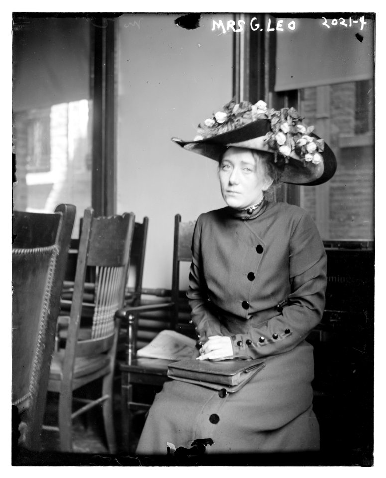 Mrs. G. Leo LCCN2014688065