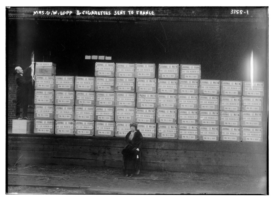 Mrs. G.W. Lopp & cigarettes sent to France LCCN2014698212