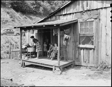 Mrs. Edna Lingar washing. Kentucky Straight Creek Coal Company, Belva Mine, abandoned after explosion, Four Mile... - NARA - 541274