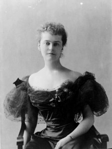 Mrs. Elizabeth Cameron, half-length portrait, seated, facing front LCCN99472305 (cropped)