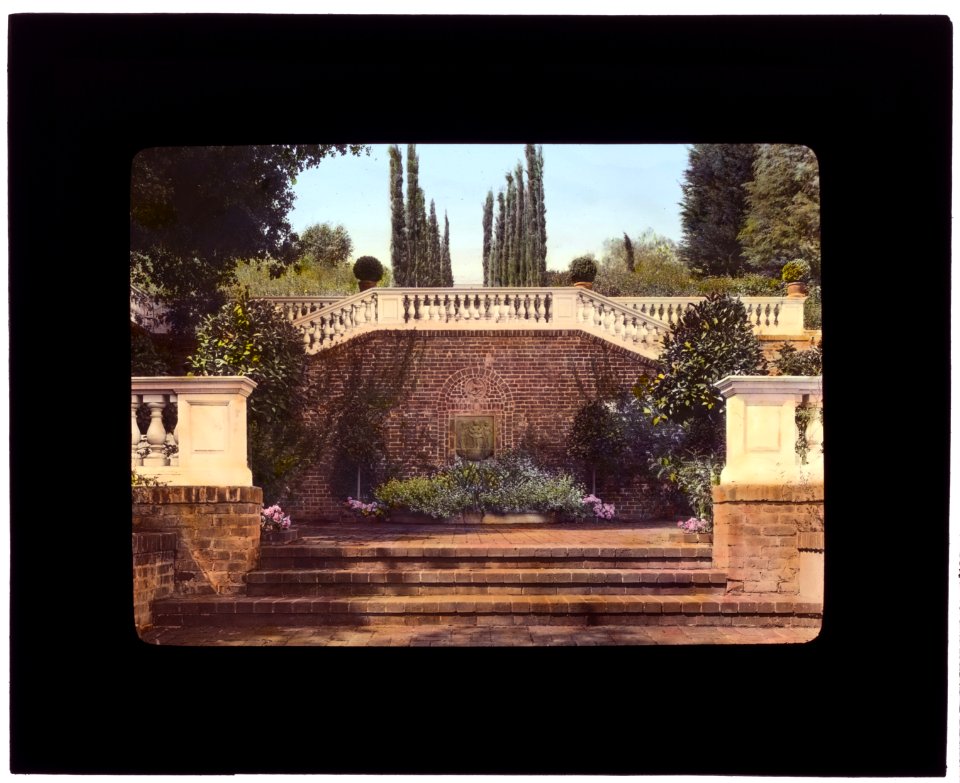 Mrs. Francis Lemoine Loring house, 700 South San Rafael Avenue, San Rafael Heights, Pasadena, California. Staircase landing LCCN2007685028